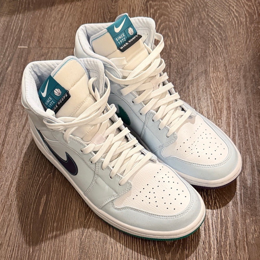 Jordan 1 Mid
Pregame Pack Mindfulness Luka Doncic